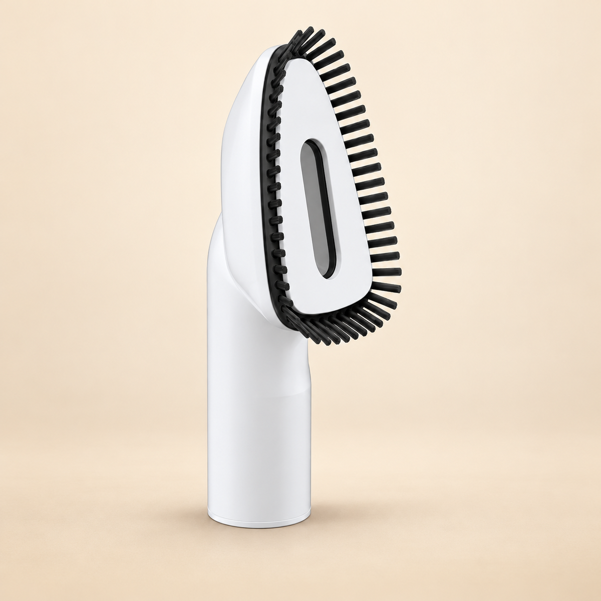 Brosse ovale à poils noirs courts sur fond crème ATIKALY, sans texte